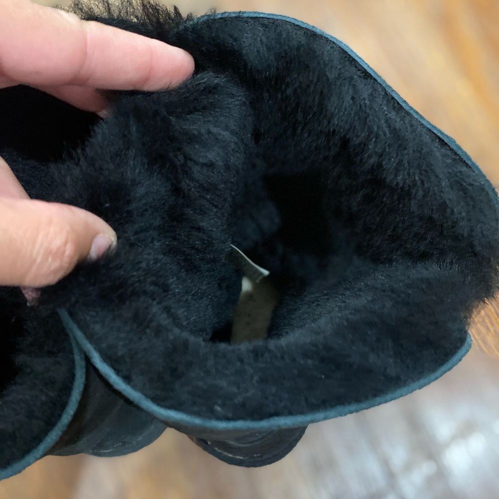 Black Uggs - Picture 5 of 7